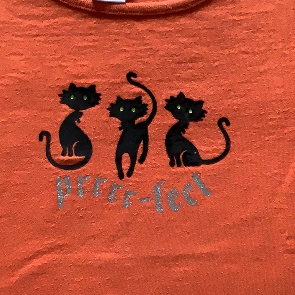 Halloween Shirt orange with black cats 🐈‍⬛ perfect size Med 7/8 in good
